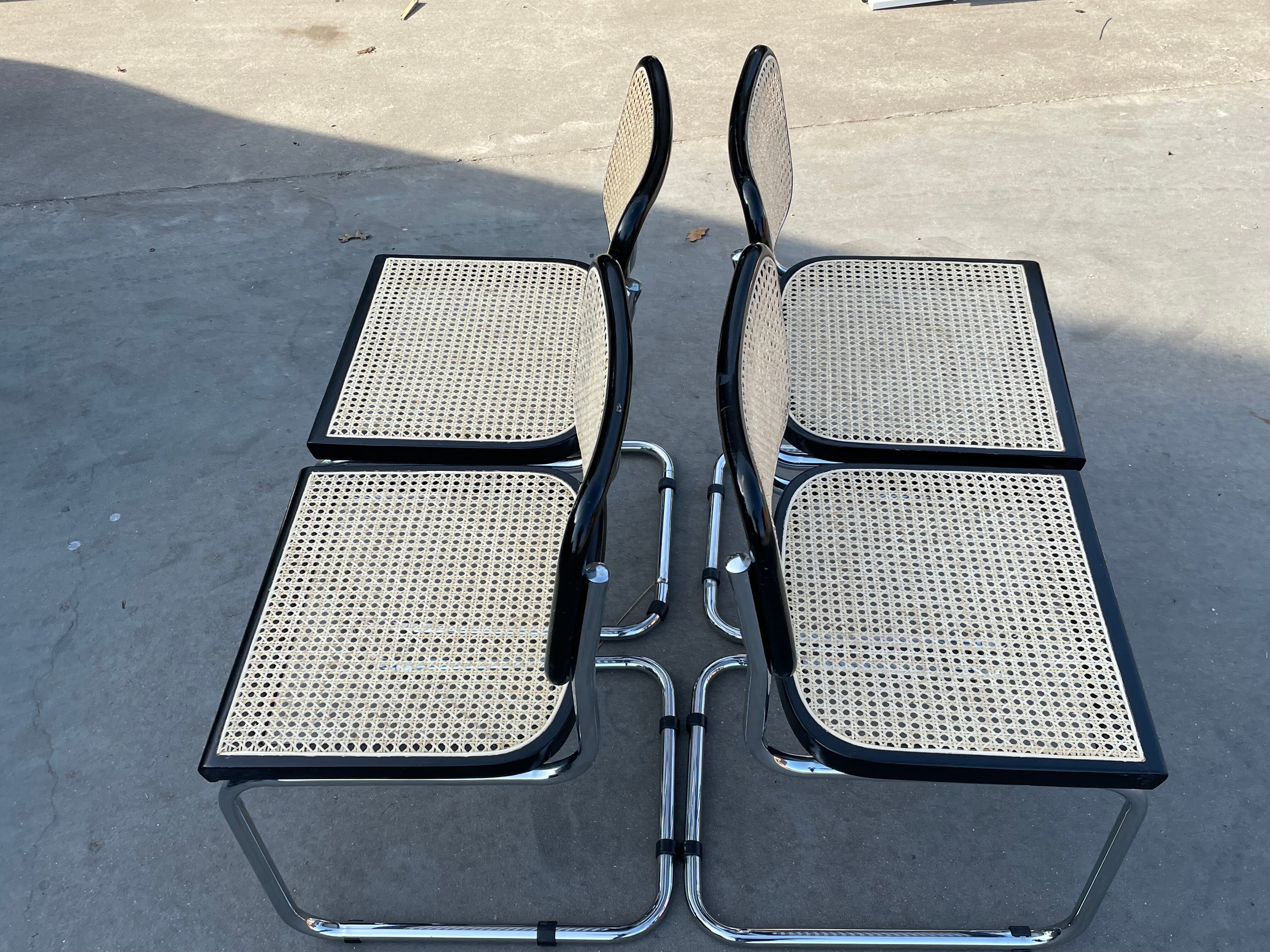 Ensemble de 4 chaises vintage modèle Cesca B32 en noir et chrome