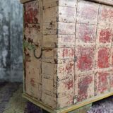 Coffre indien en bois sur roue