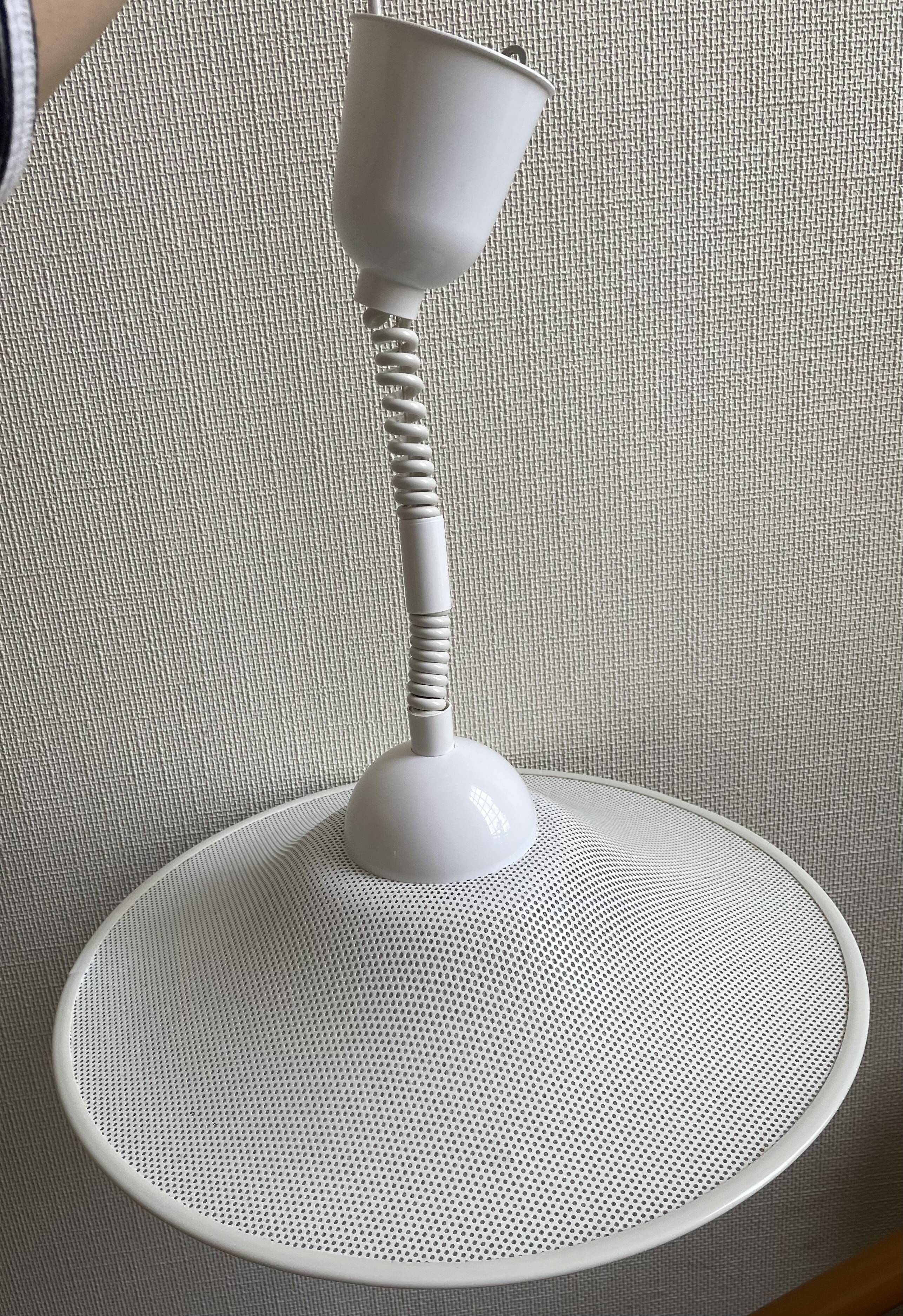 Suspension of the 80s in perforated white metal