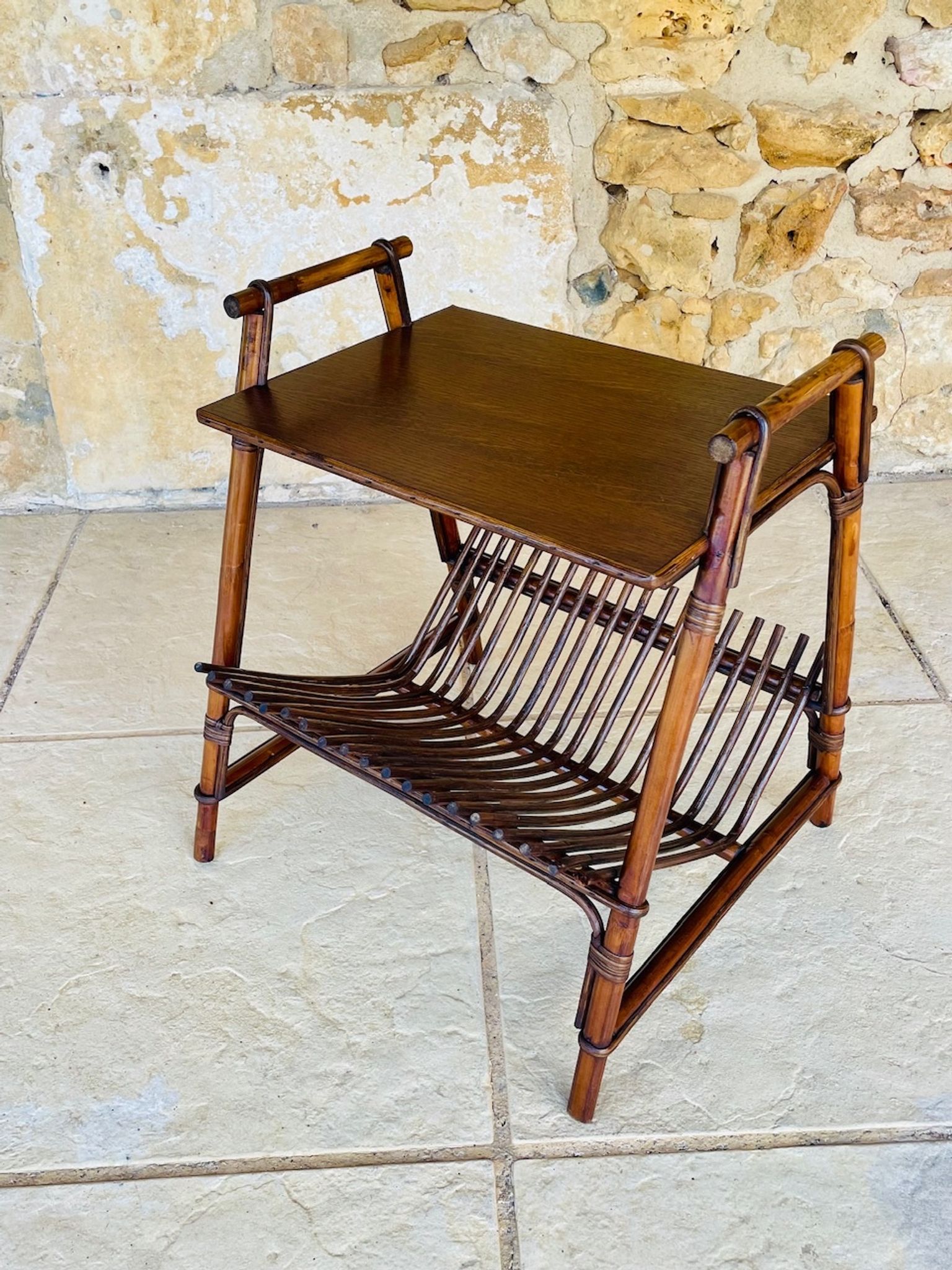 Table d'appoint avec porte revues vintage Rotin Bambou 1970s