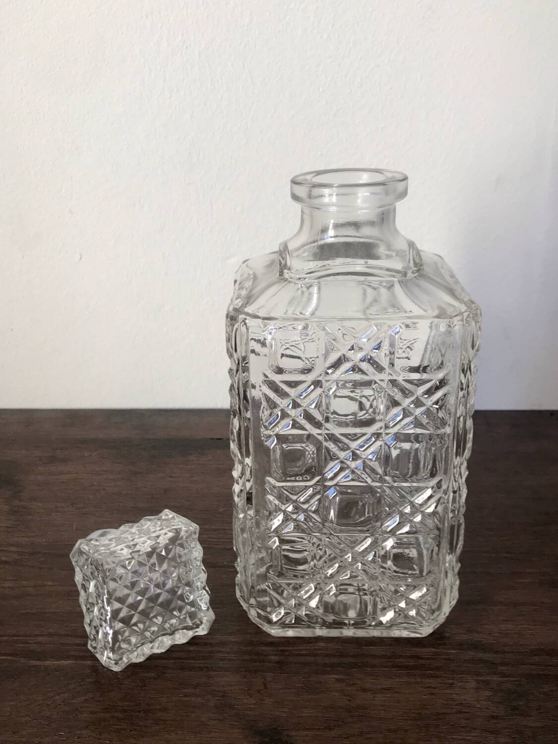 Glass whiskey decanter