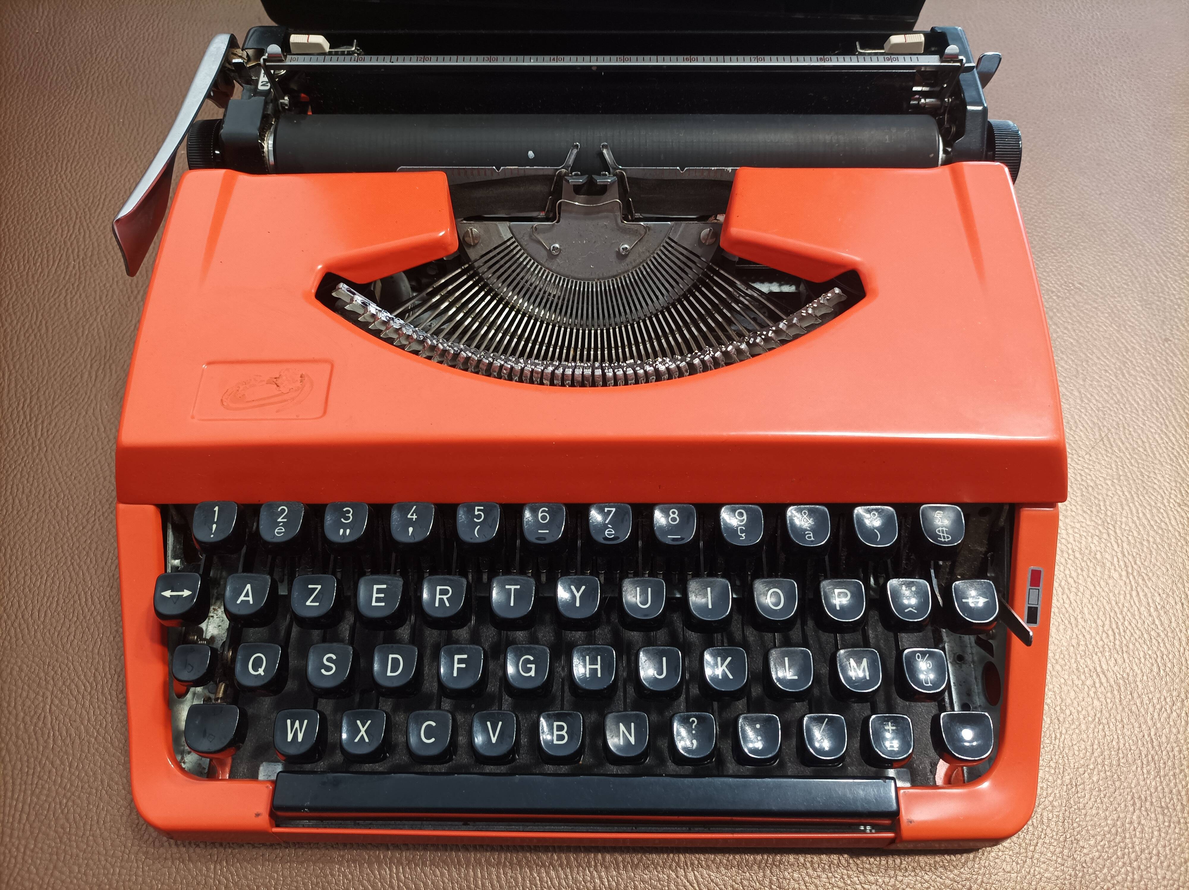 Orange Brother 210 typewriter (missing Logo)