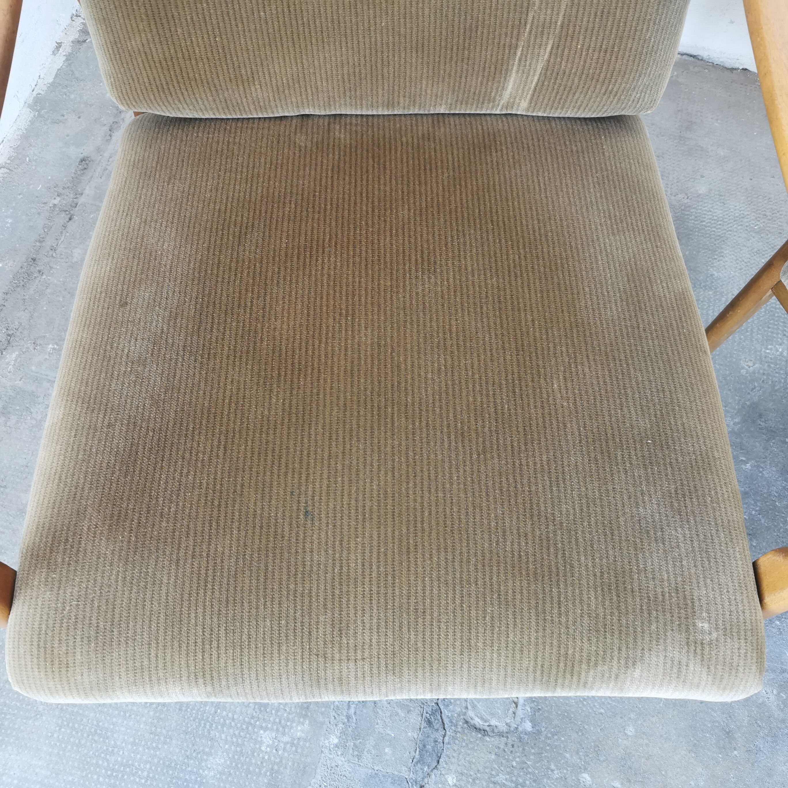 Paire de fauteuils vintage bois et velours