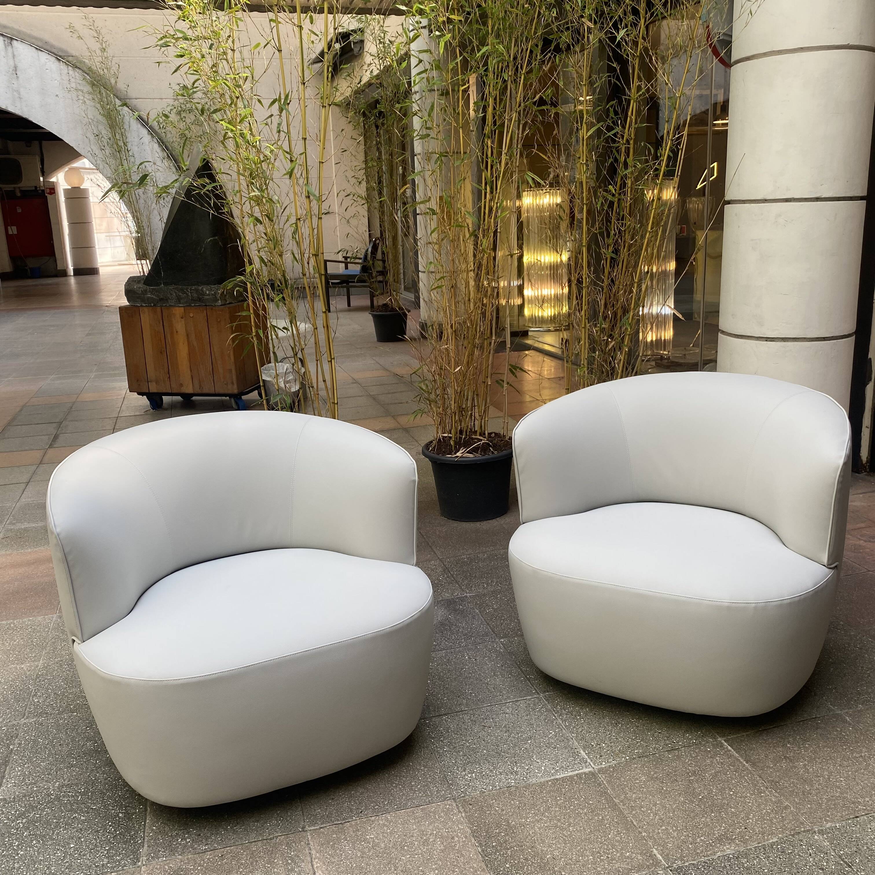 Pair of Elain model swivel armchairs - Edition Molteni - New