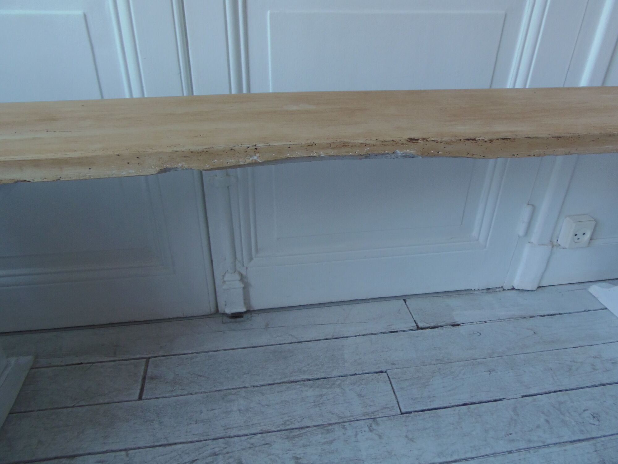 Farm bench, end of bed leg patinated pearl gray, wooden seat