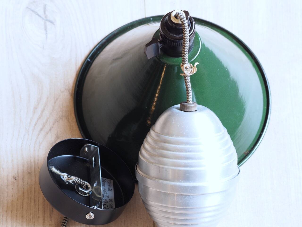 Old workshop enameled sheet metal pendant light - raises and lowers