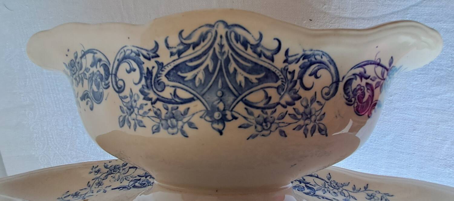 Saucière modèle Aramis de Longchamp. Terre de fer bleu