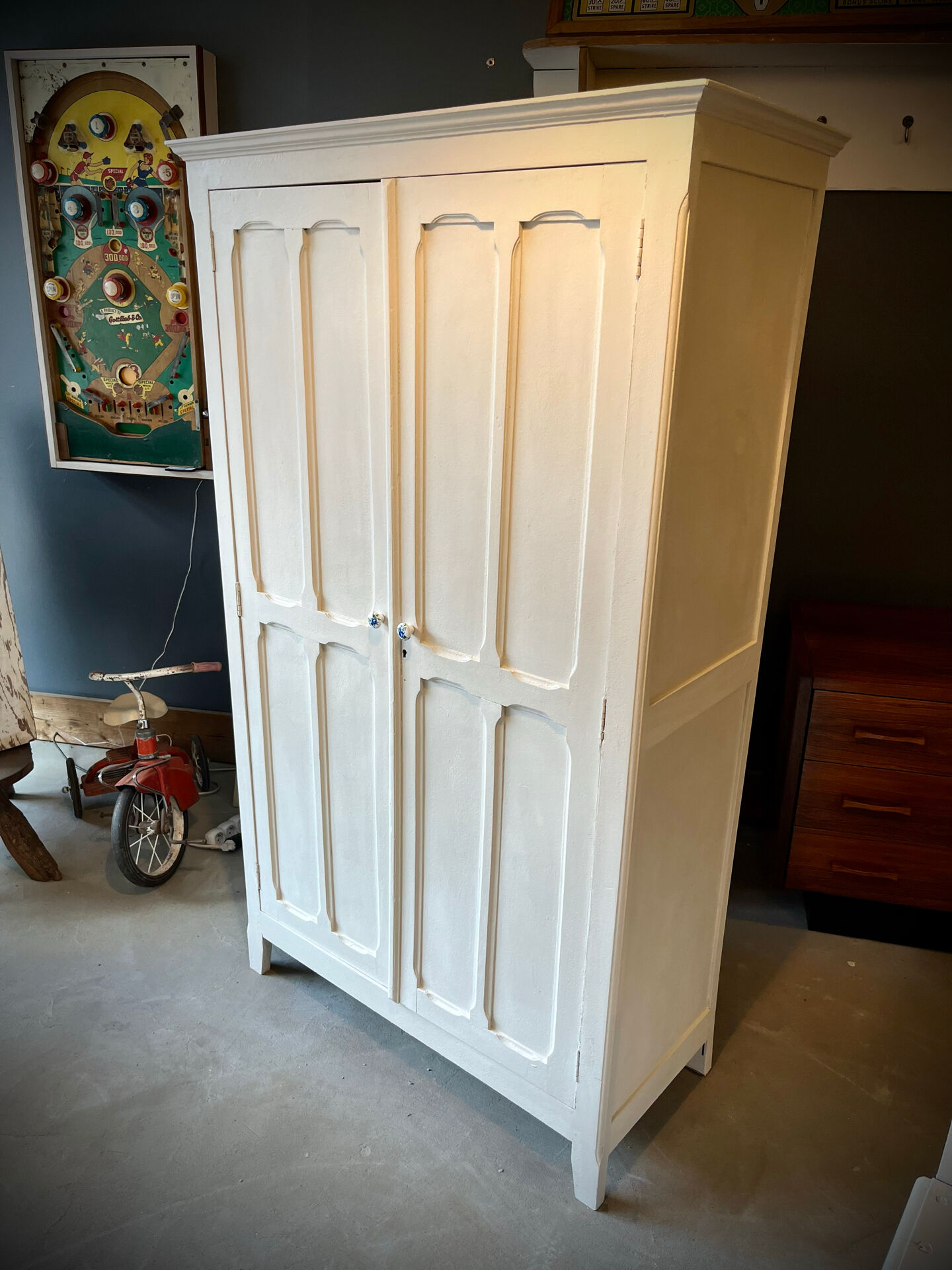 Ancien armoire Parisienne