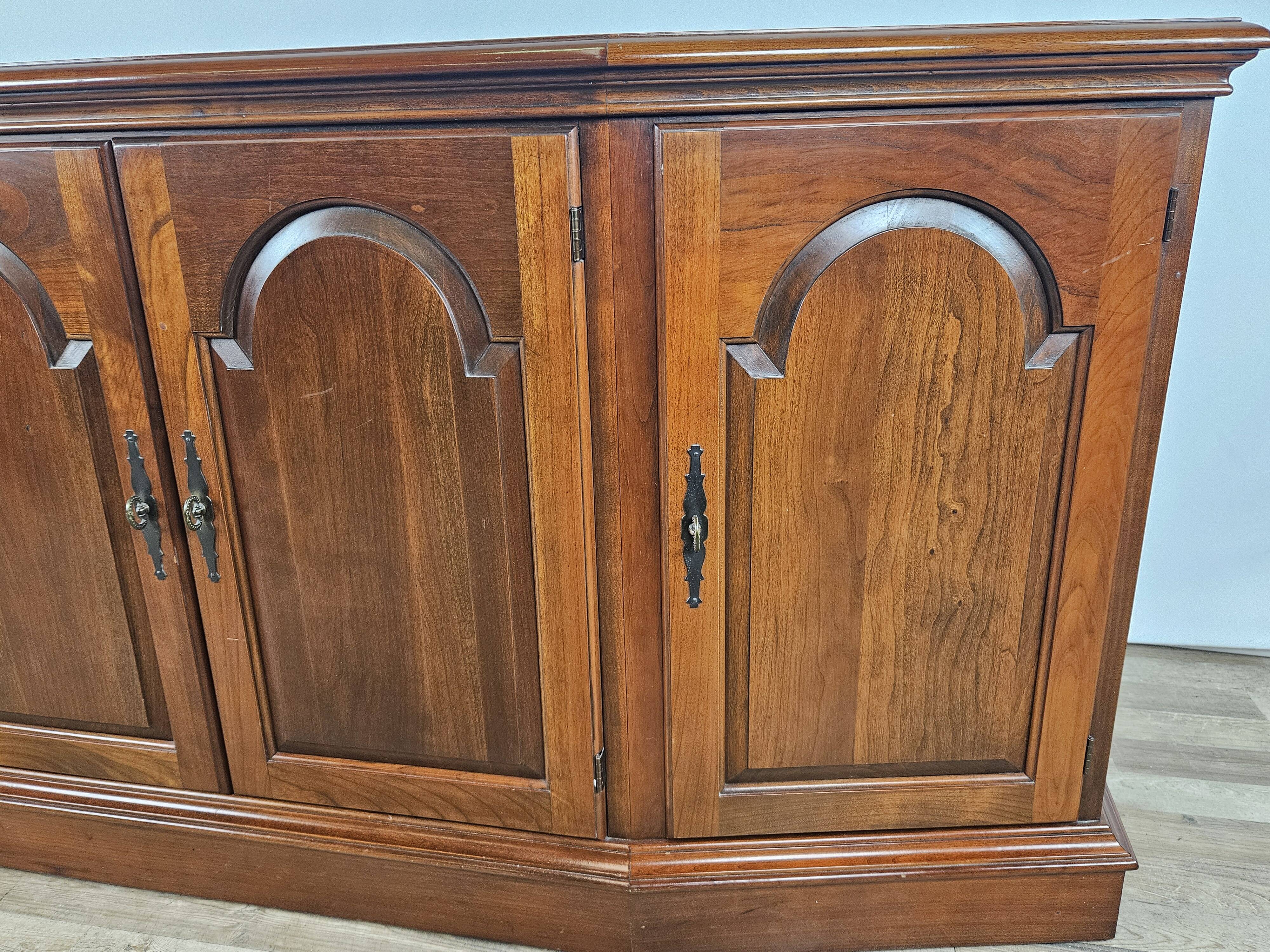 Buffet de salon ou d'entrée en merisier par Fantoni
