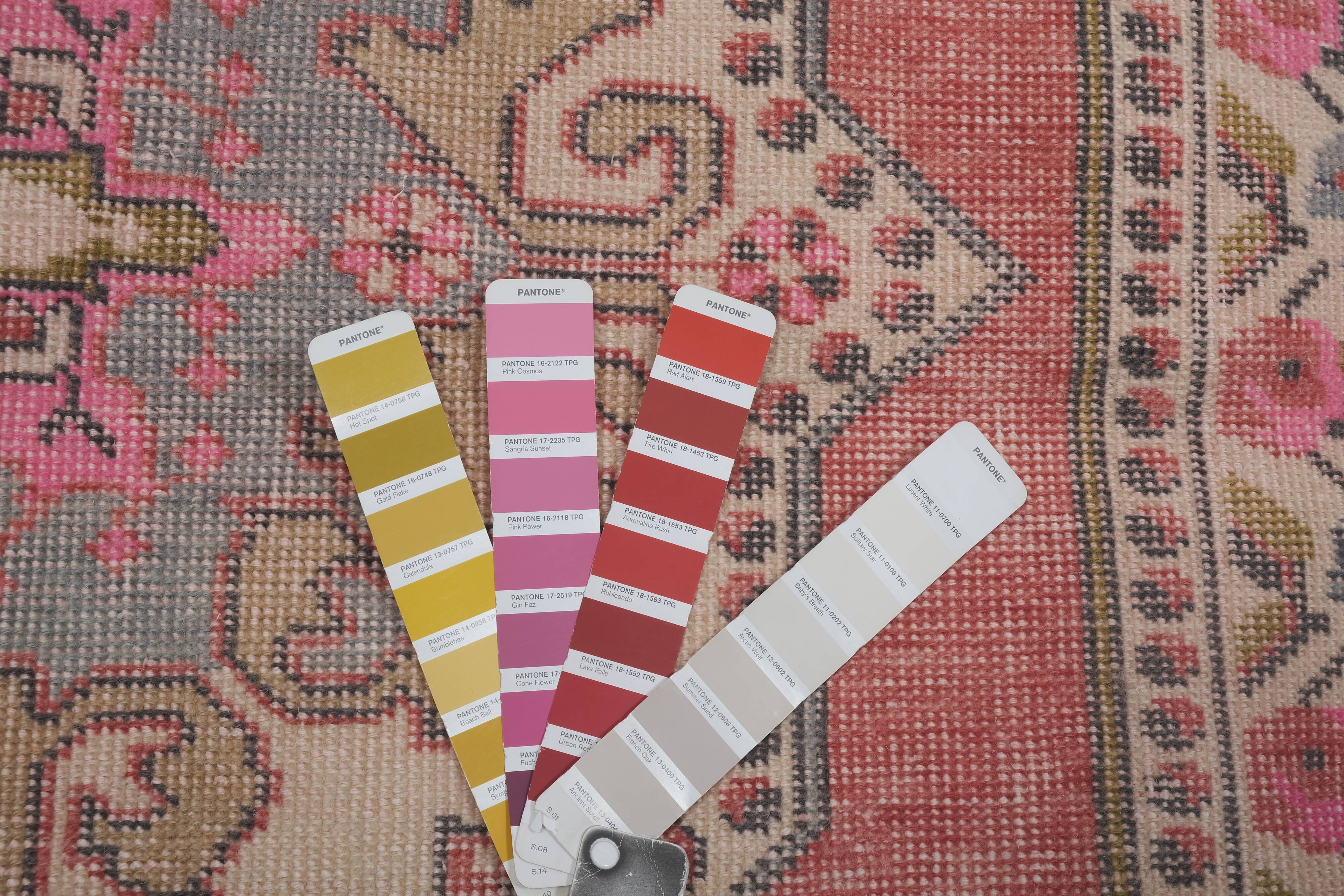 Vintage Turkish rug from Oushak, handwoven 129x213 cm