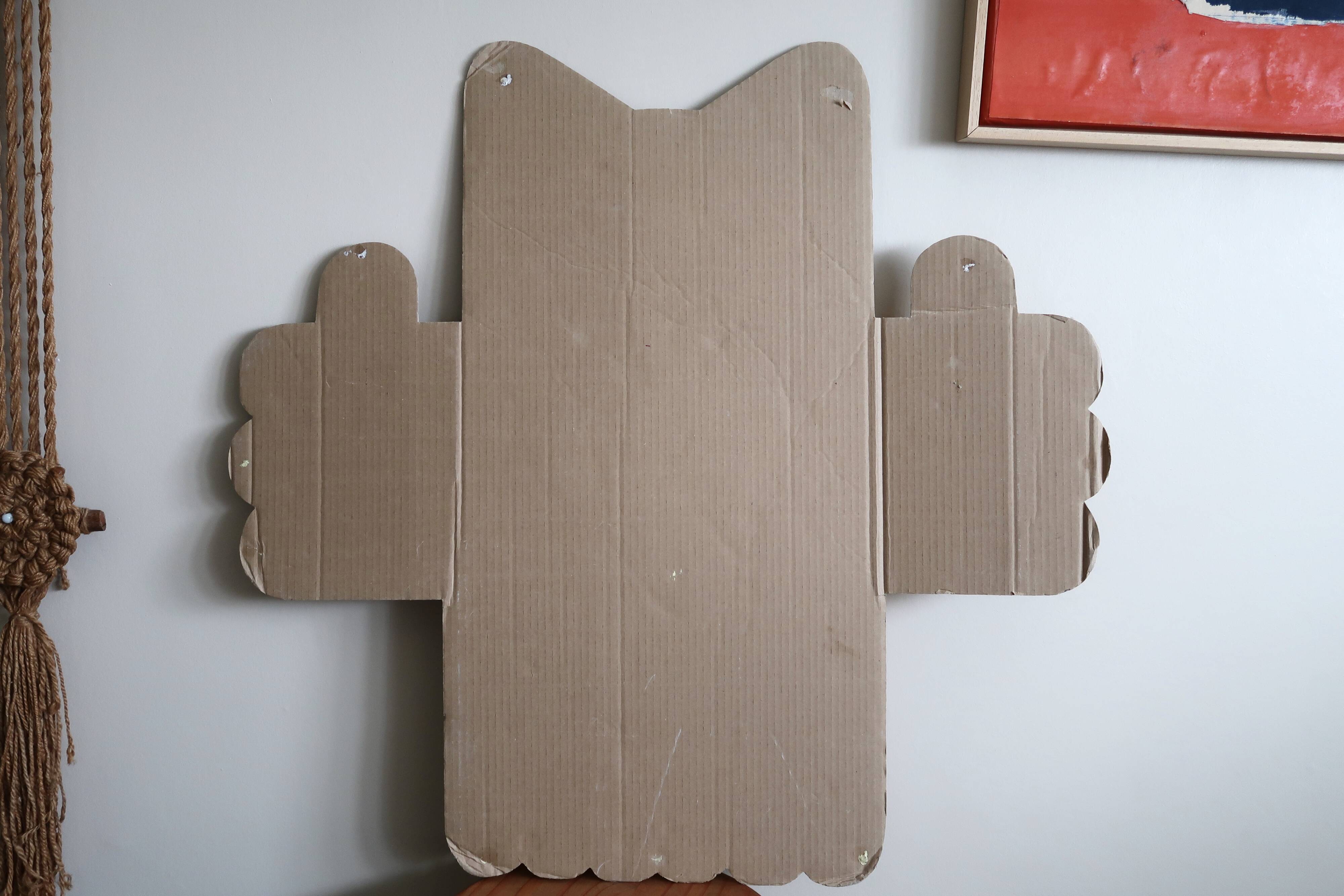 Cardboard wall cat, Thoma Vuille, 2014
