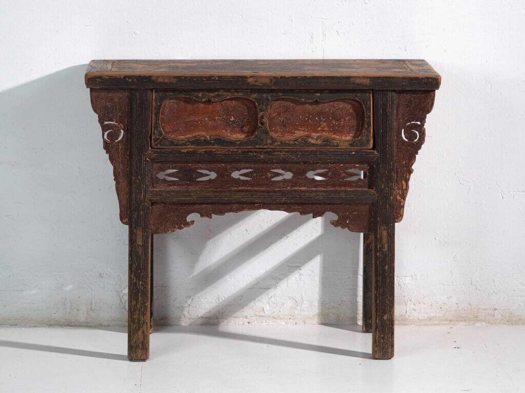 Ancienne console en pin à patine multicouche – Chine, vers 1930