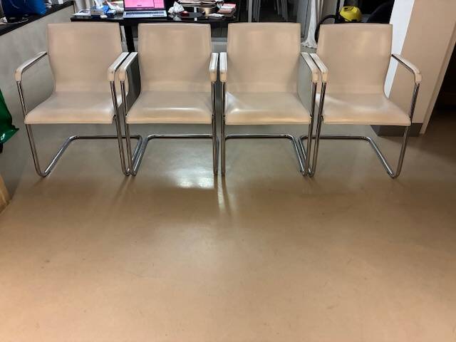 1 lot of 4 white leather office chairs