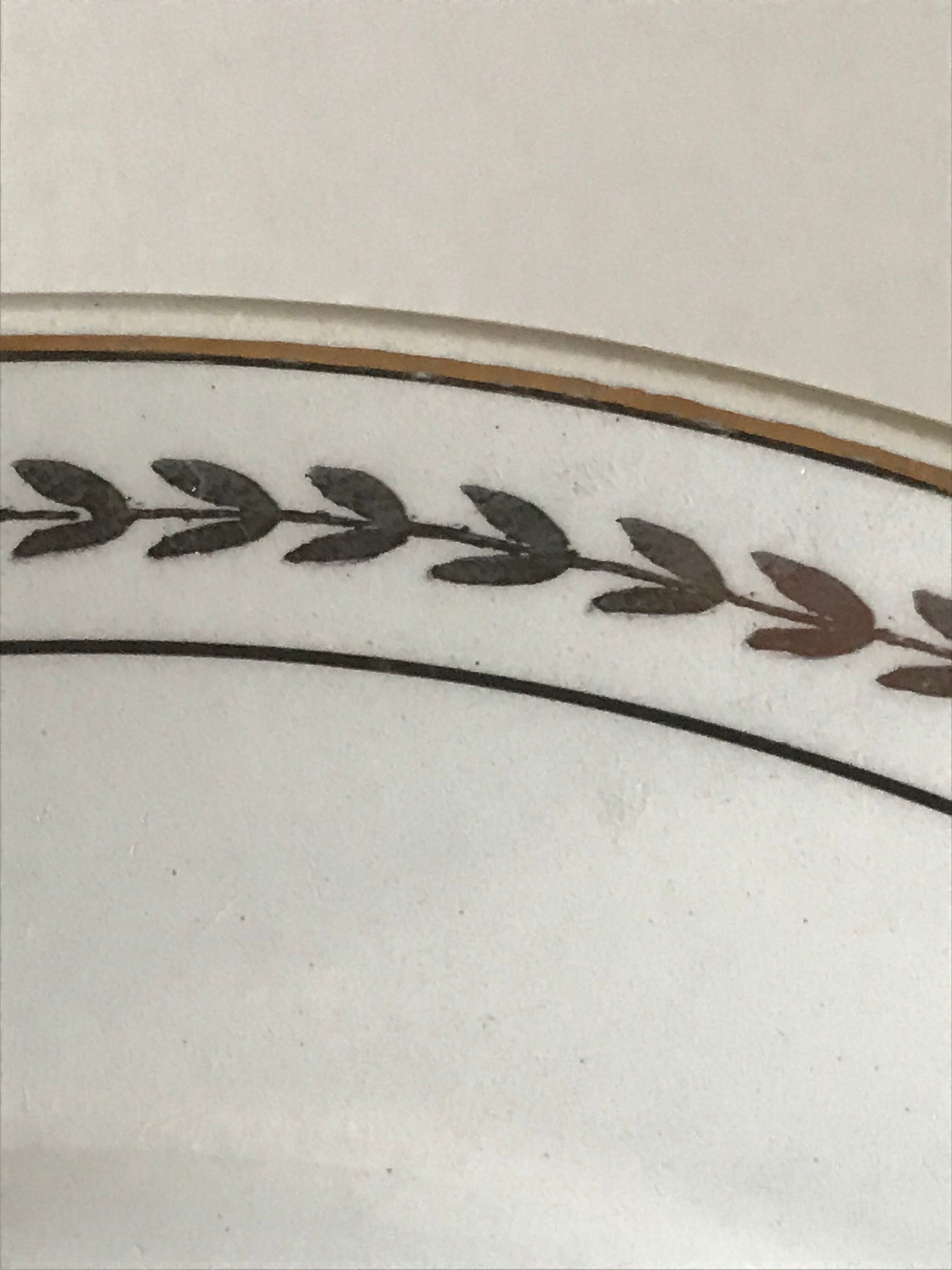 Set of 10 flat plates in gold style ceramic