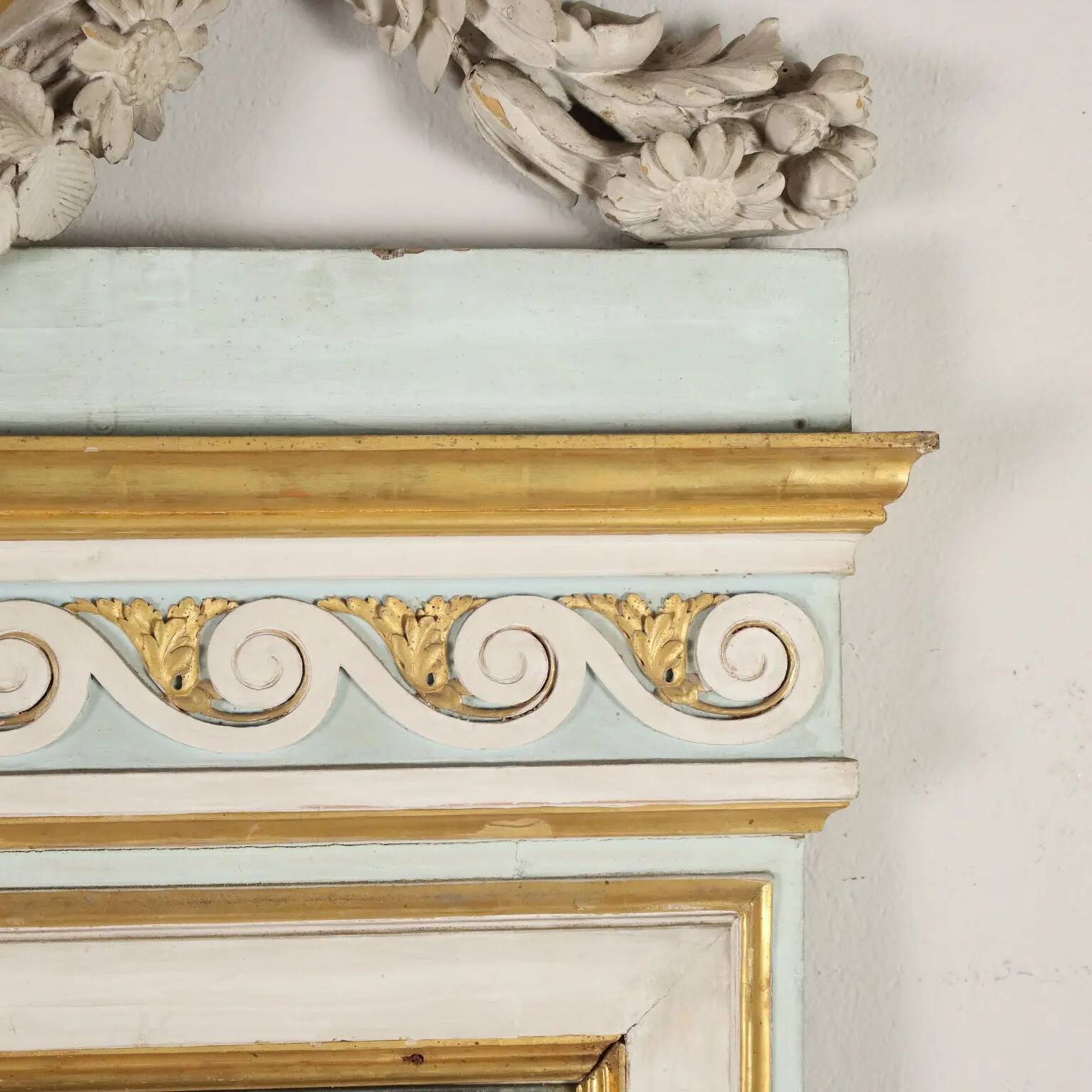 Neoclassical carved wooden mirror, Italy, 18th century