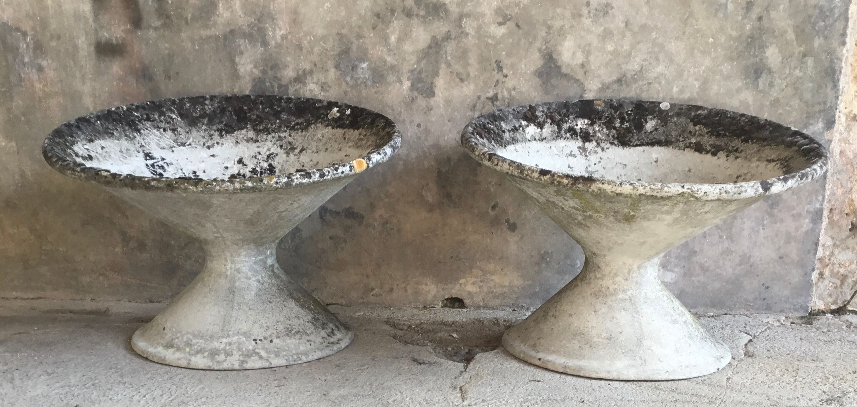 Pair of diabolo planters in fiber cement - vintage 1950