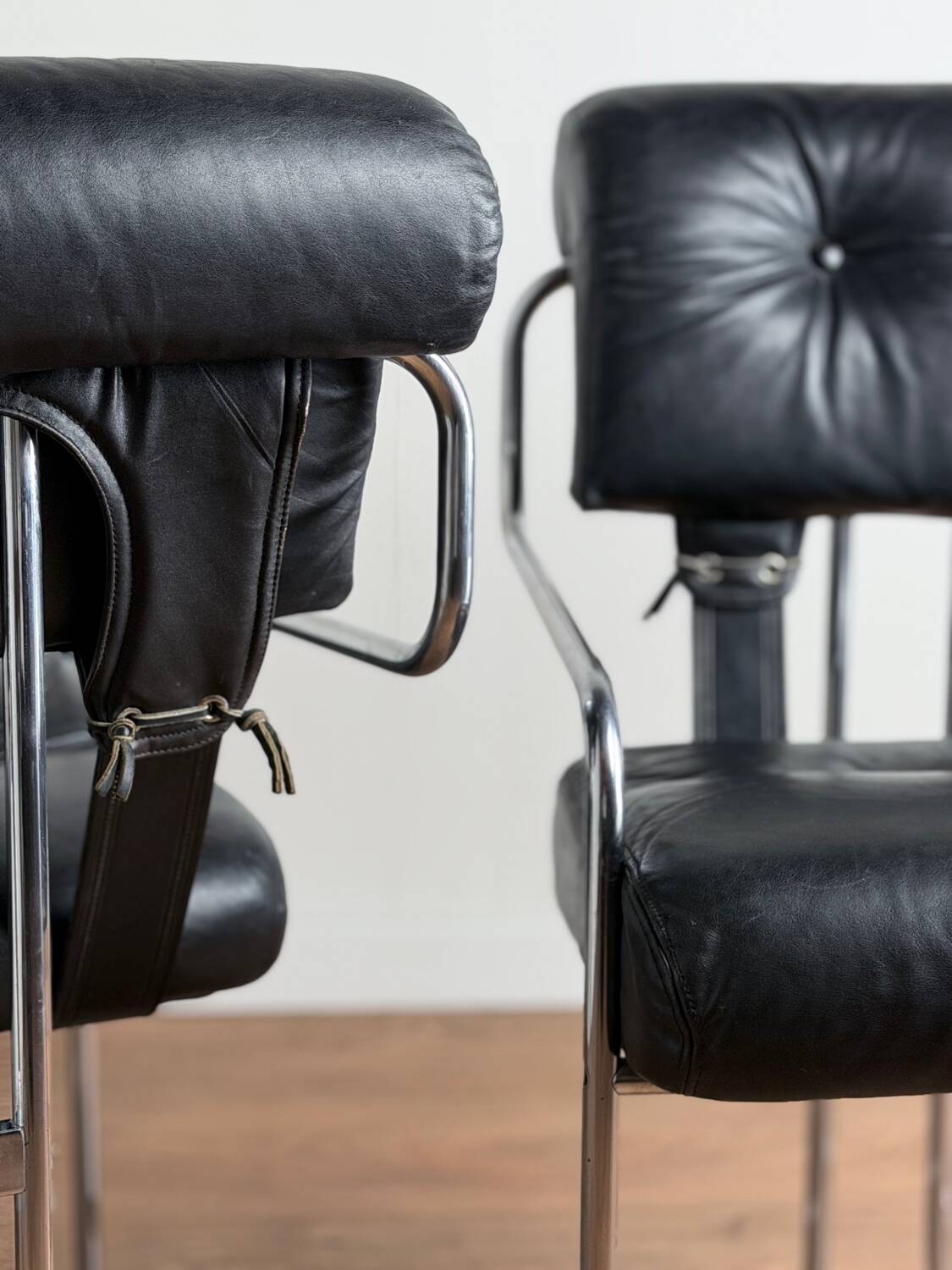 Pair of "Tucroma" armchairs – Guido Faleschini for iMariani – Italy