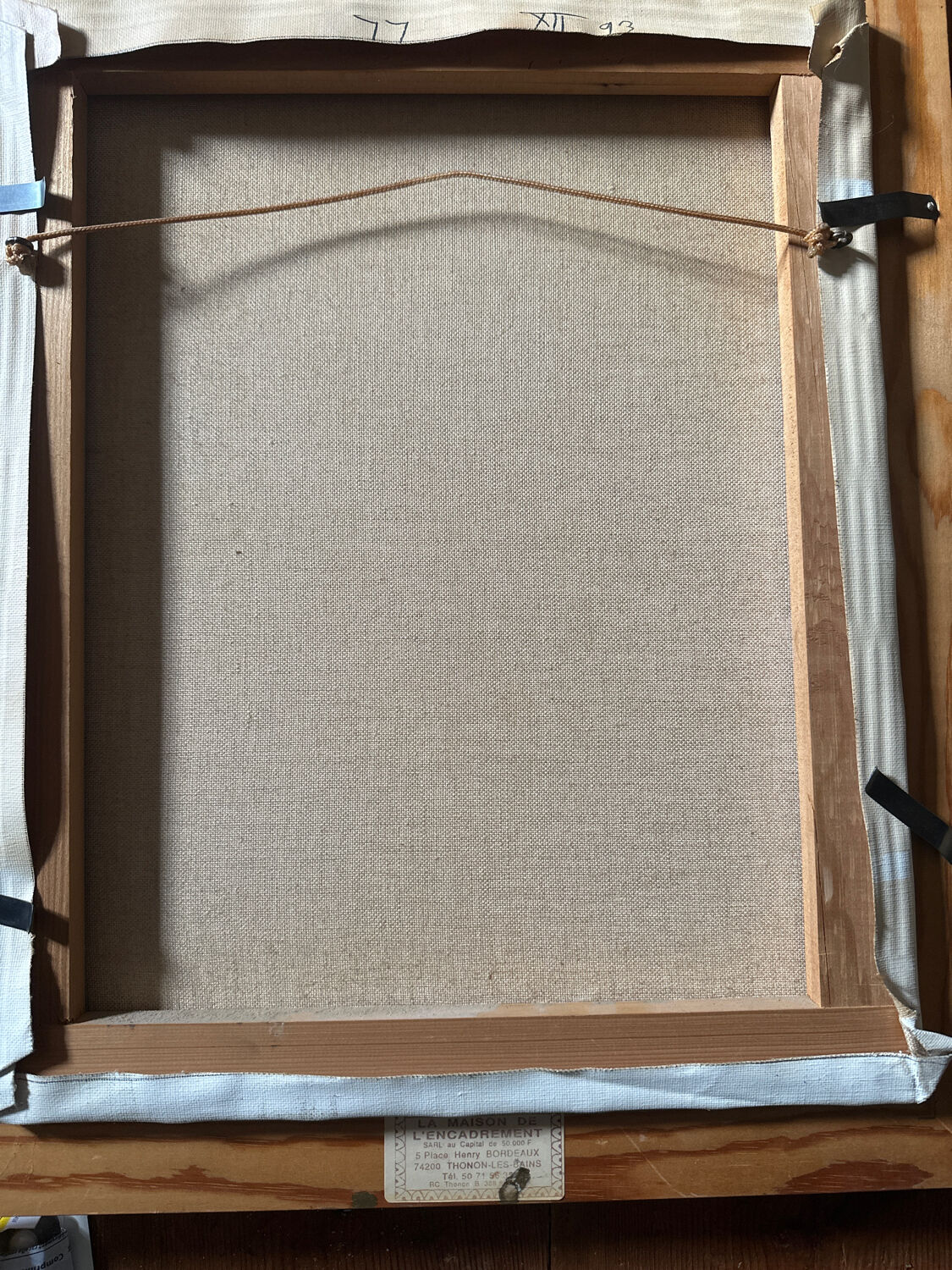 Oil on canvas signed FES – "Bouquet of roses with a small dog" – Style