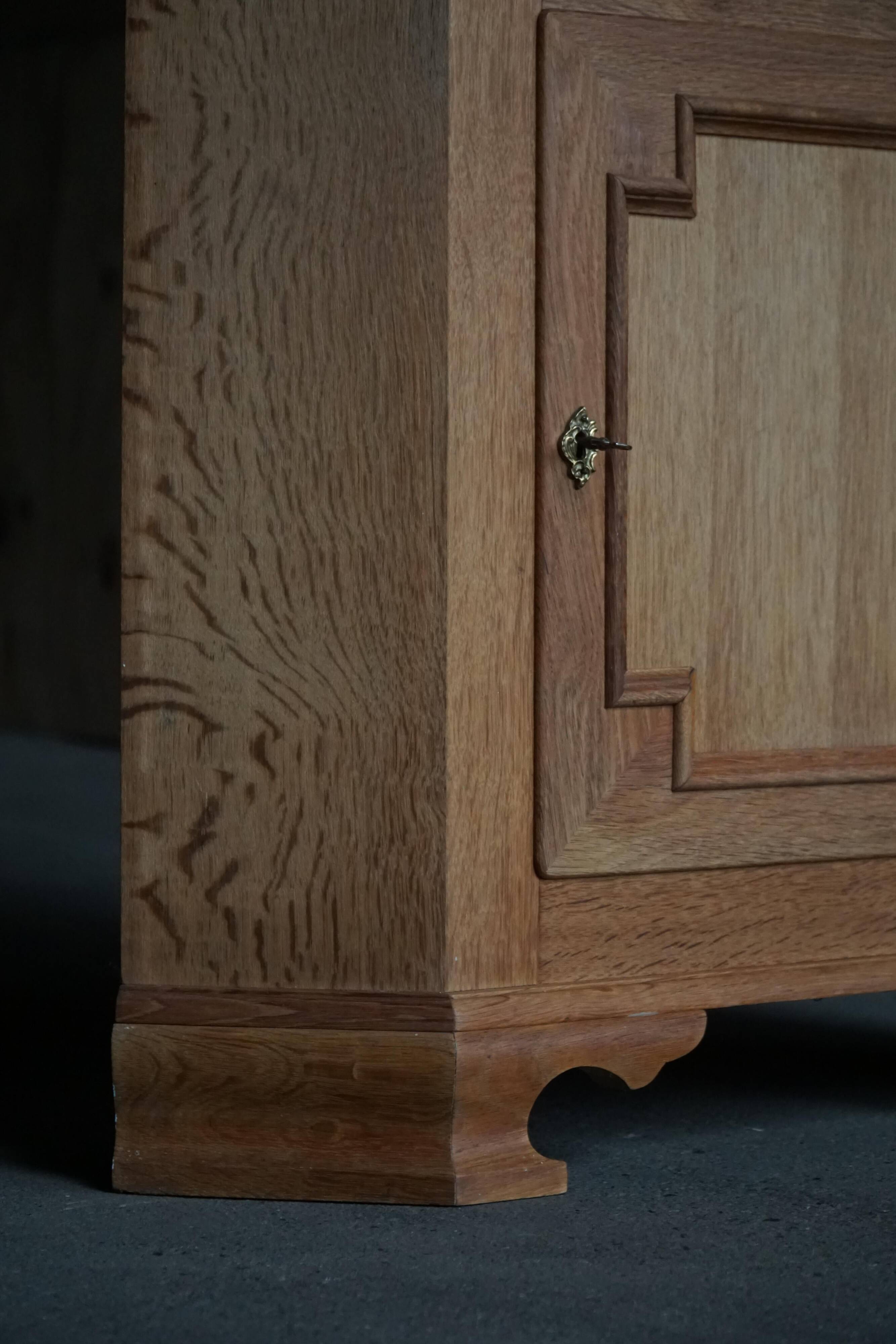 Mid-century Danish corner cabinet in oak with leaded glass, 1940s.