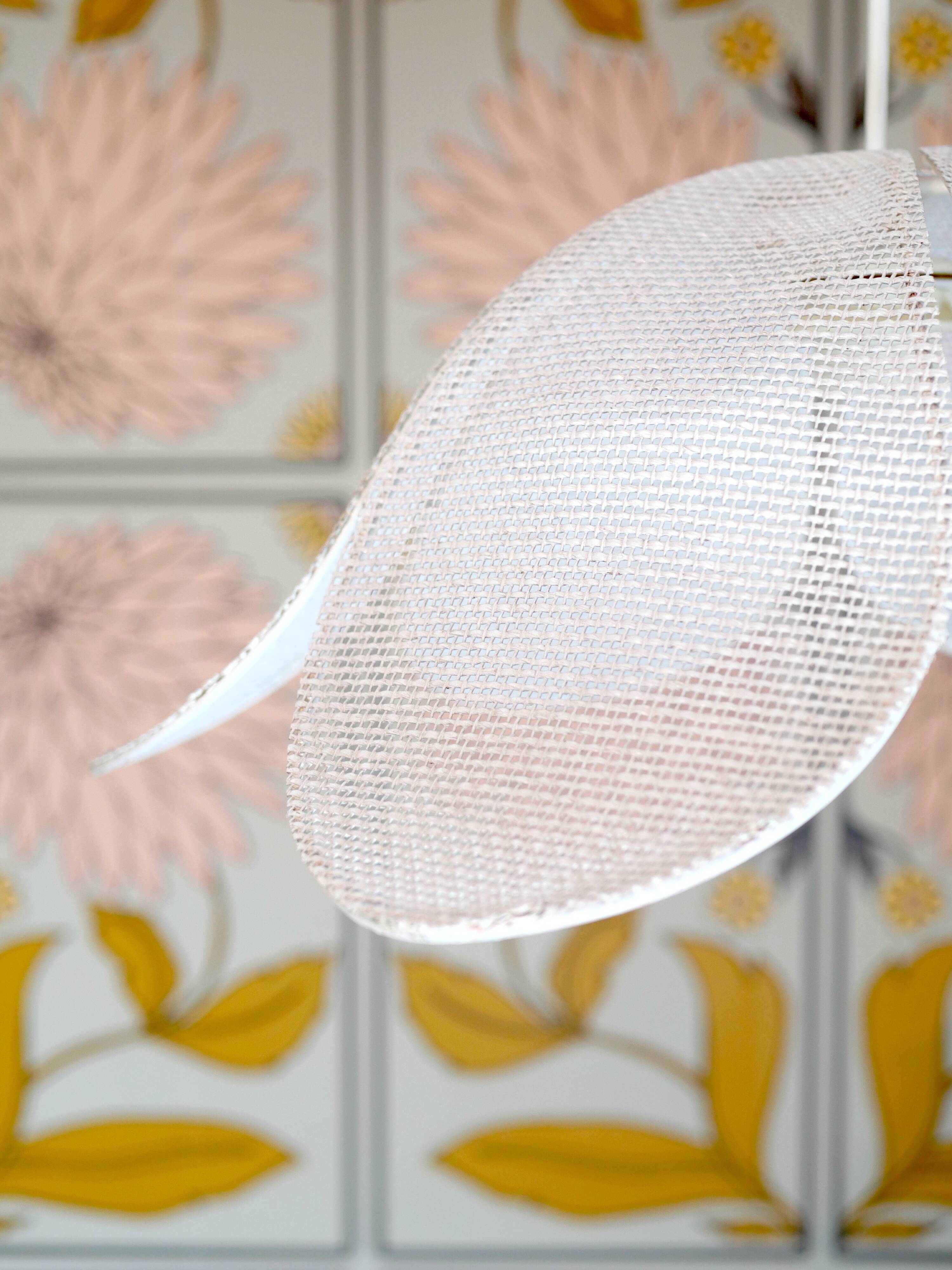 Vintage flower suspension