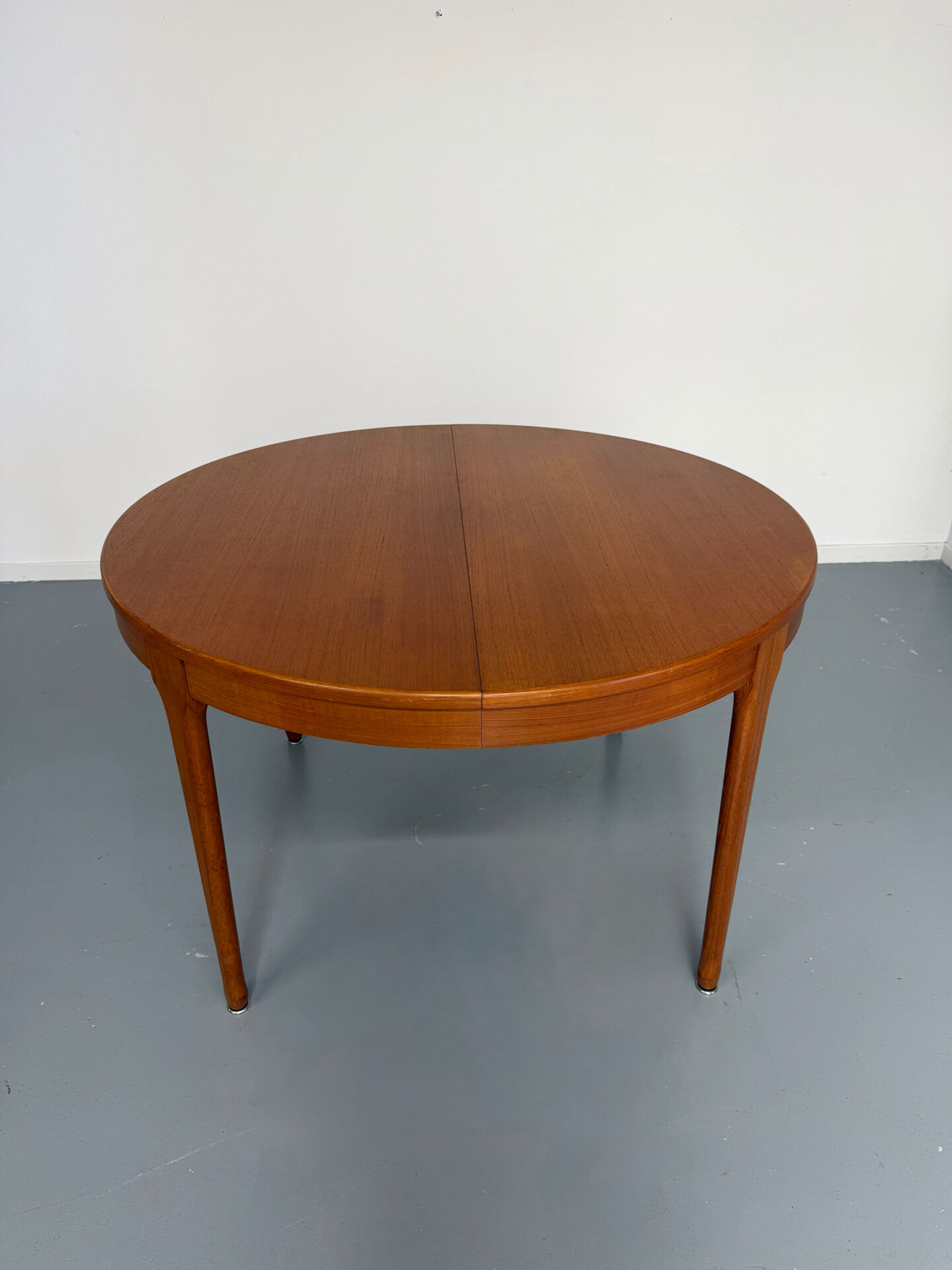 Extendable round teak table French design TV furniture Paris 1960