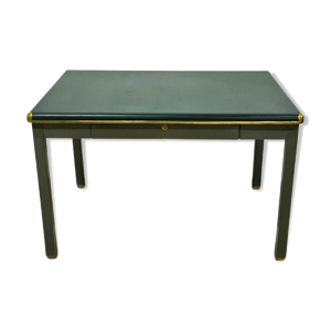 bureau en métal du milieu