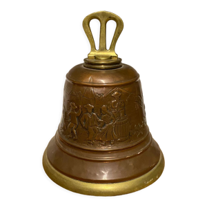 Ancienne cloche en cuivre