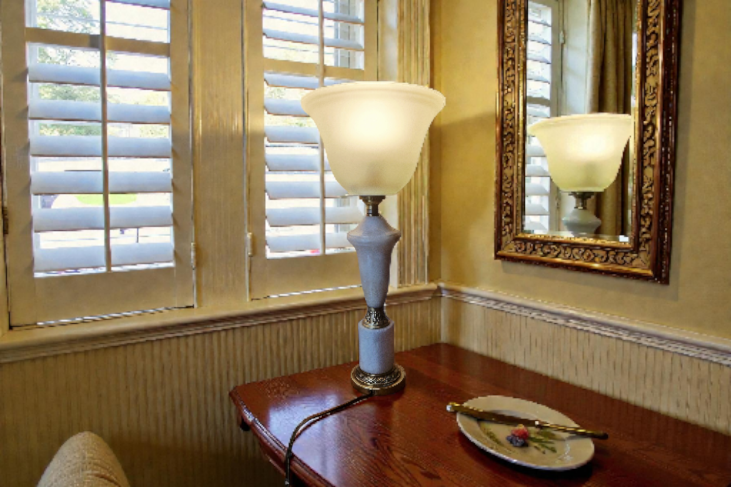 Neo-Empire style table lamp in alabaster and brass - V-shaped tulip shade