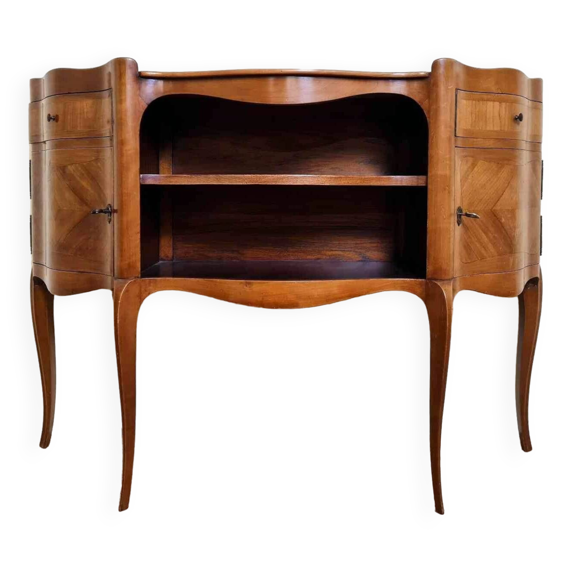 console serving model similar to the so-called “snack” table models