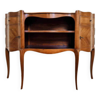 console serving model similar to the so-called “snack” table models