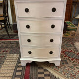 White English chest of drawers