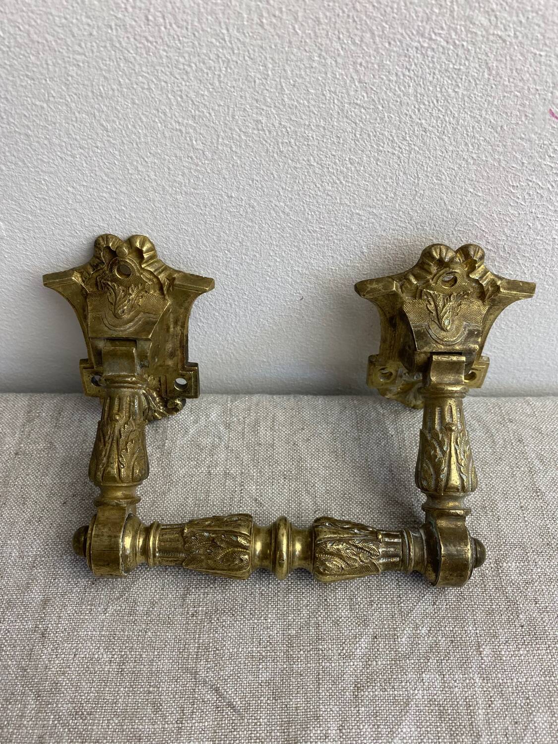 Articulated bronze handles