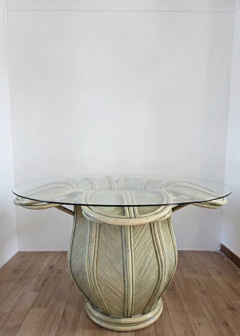 Dining table with a floral design in rattan, 1970.