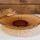 Plat en verre ambre