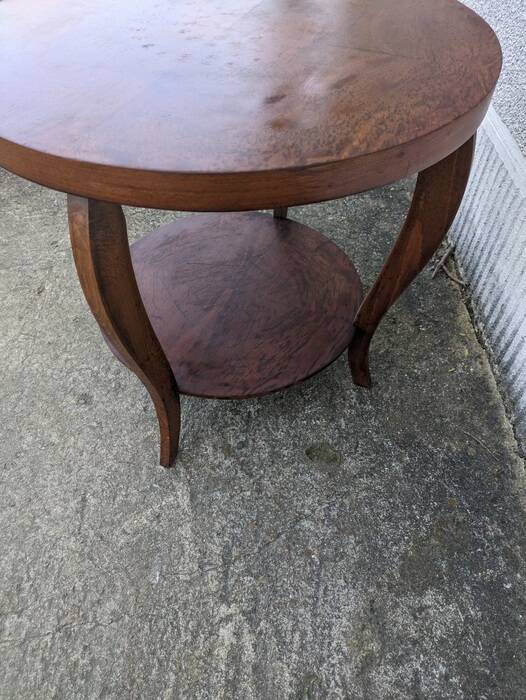 Pedestal table, side table