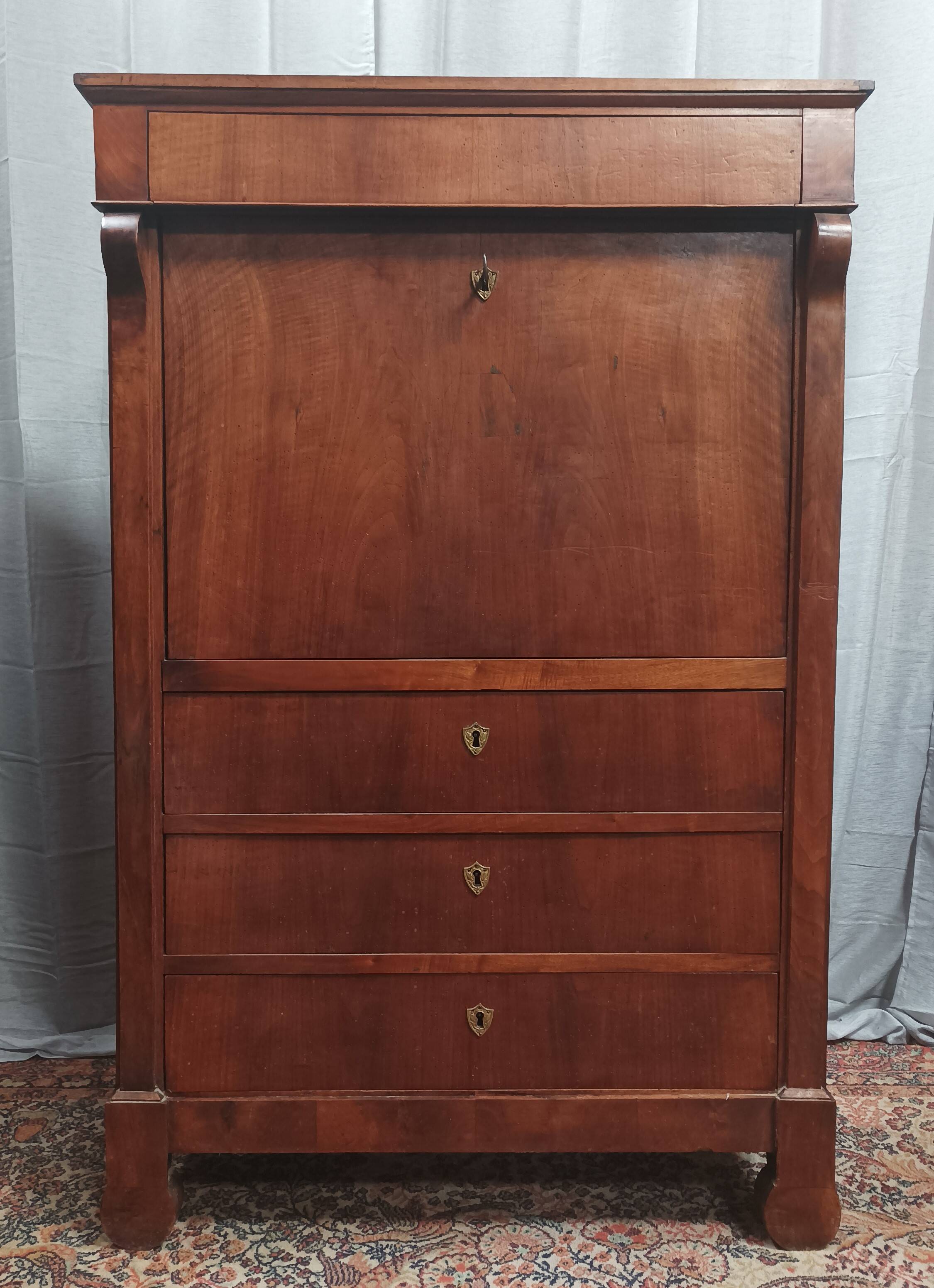Secrétaire époque Restauration en noyer