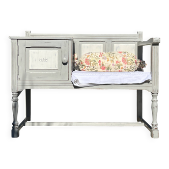 Vintage furniture revamped – old telephone table, wood & white