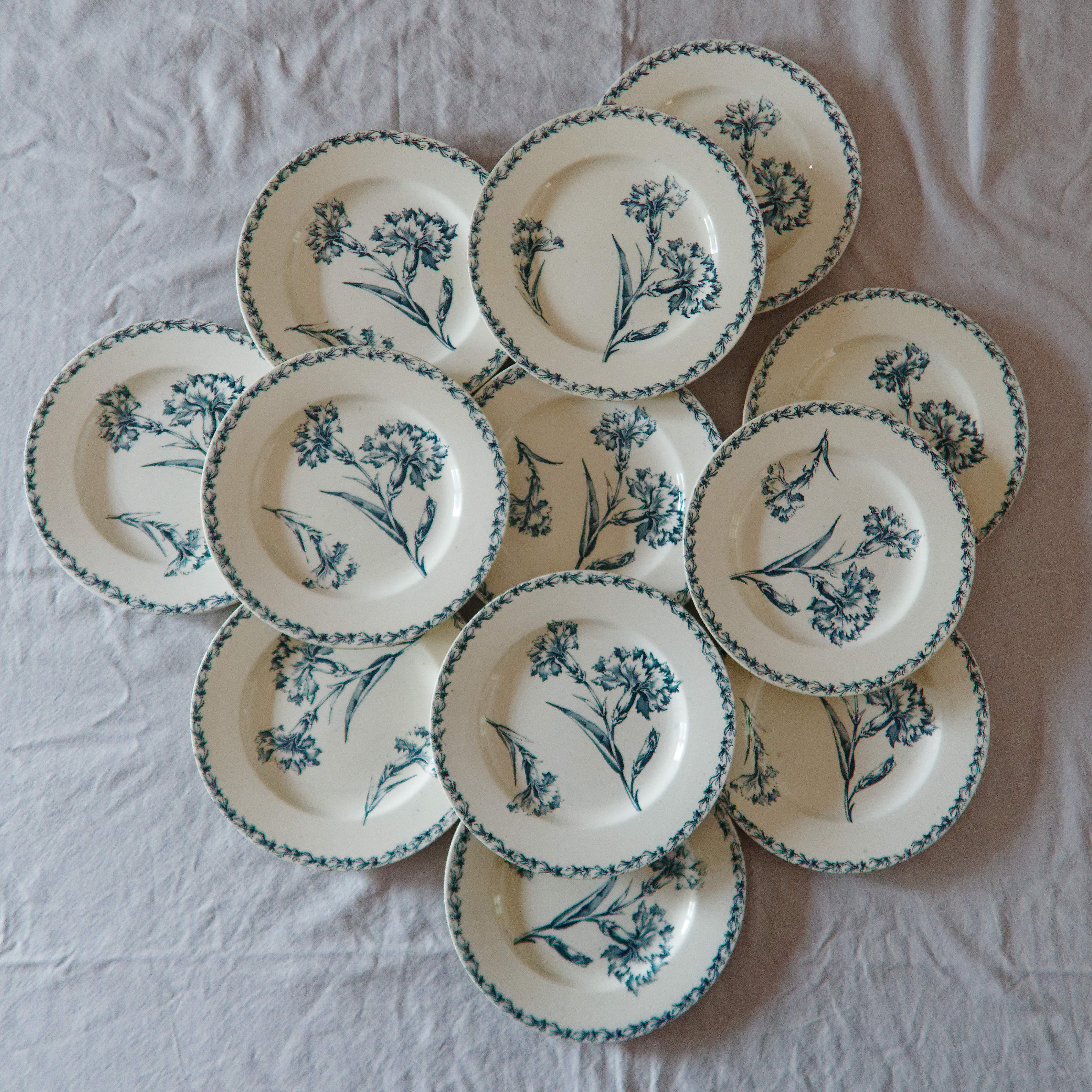 Lot 6 flat plates old iron earth K&G Lunéville Carnations
