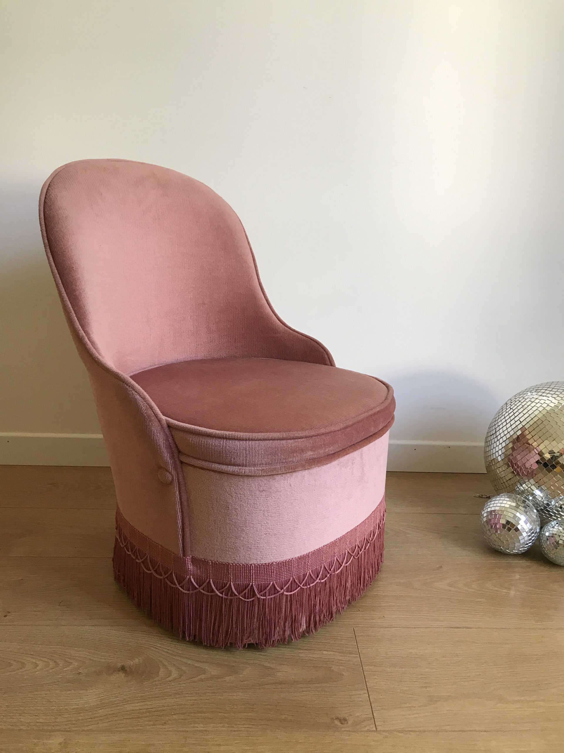 Toad style heater in original pink velvet with trunk
