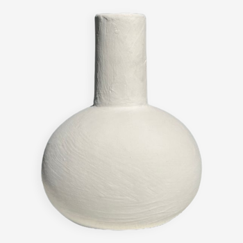 Handmade soliflore drop vase in terracotta painted white h:20 d:15