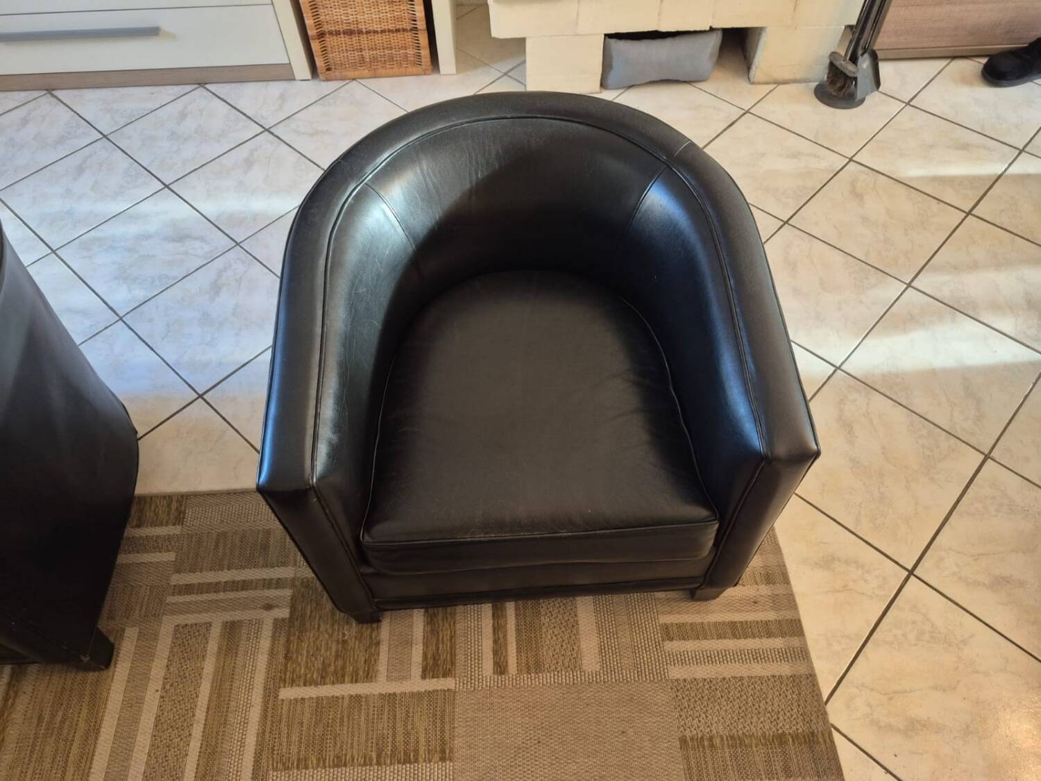 Set of 2 leather armchairs