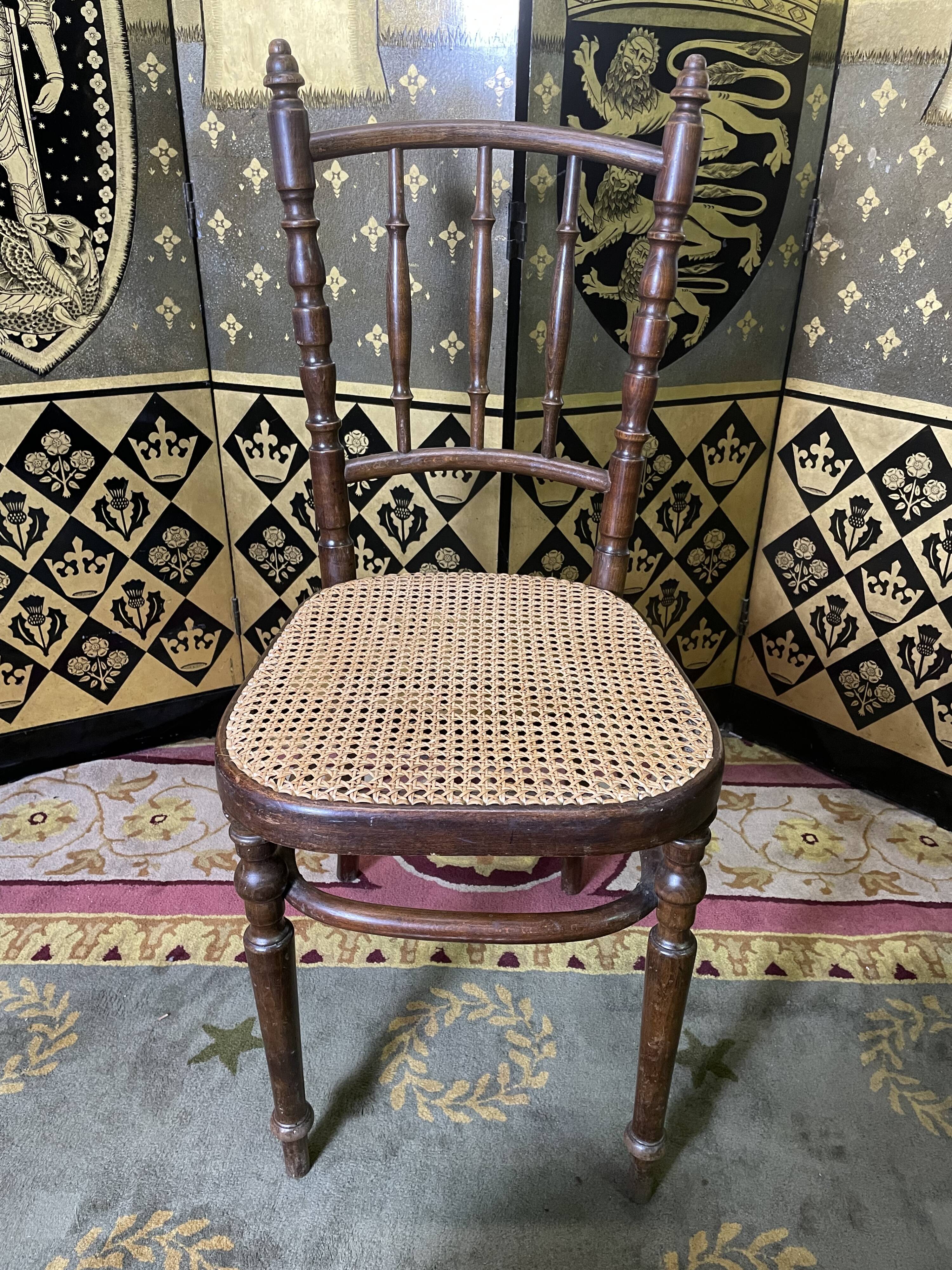 Suite de 6 chaises bistrot en cannage Fischel