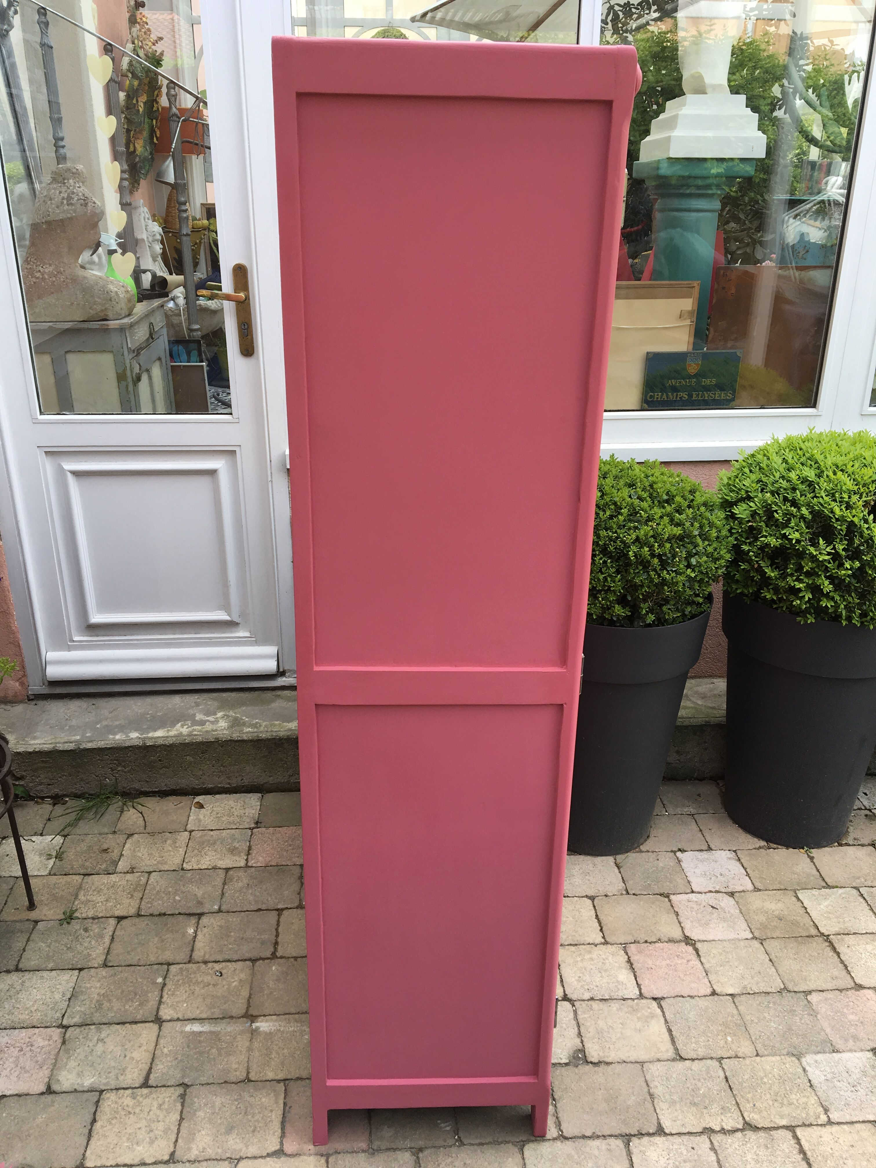 Parisian wardrobe bonnetière