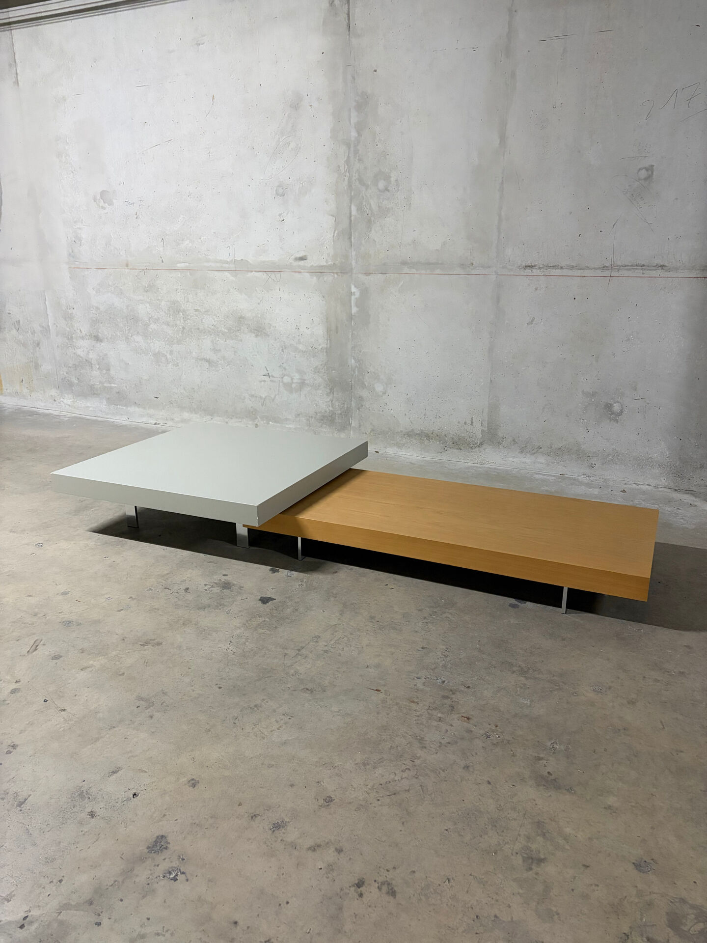 Jeu de 2 tables basses design Molteni&C, bois clair et laqué gris p