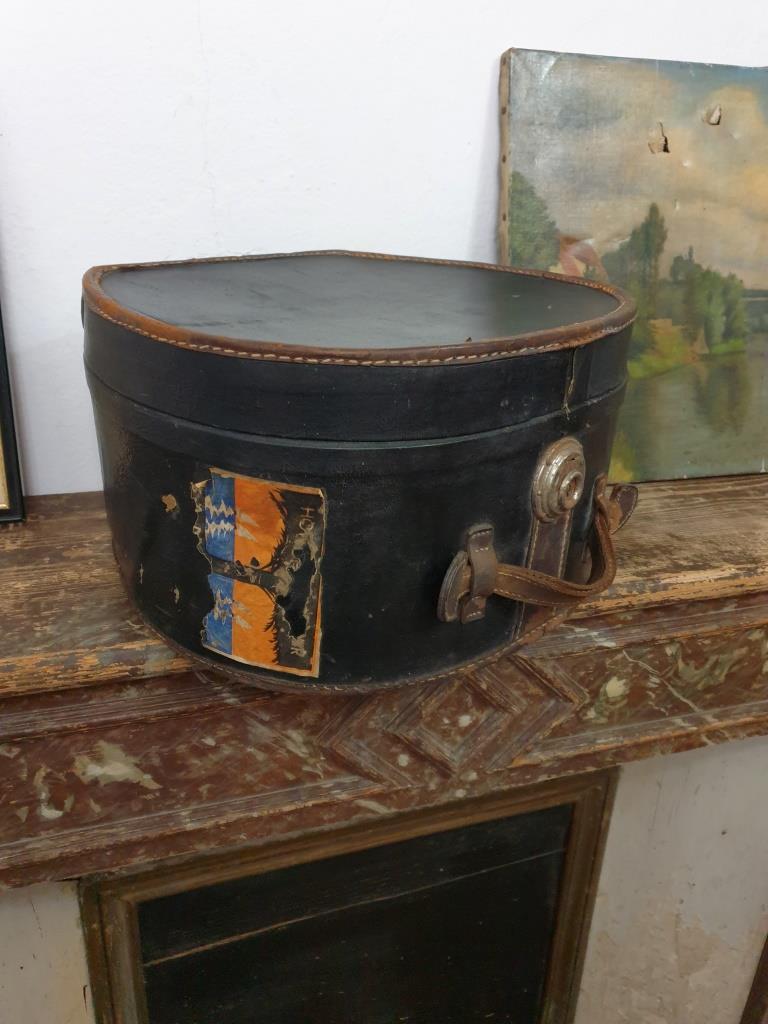 Hat box