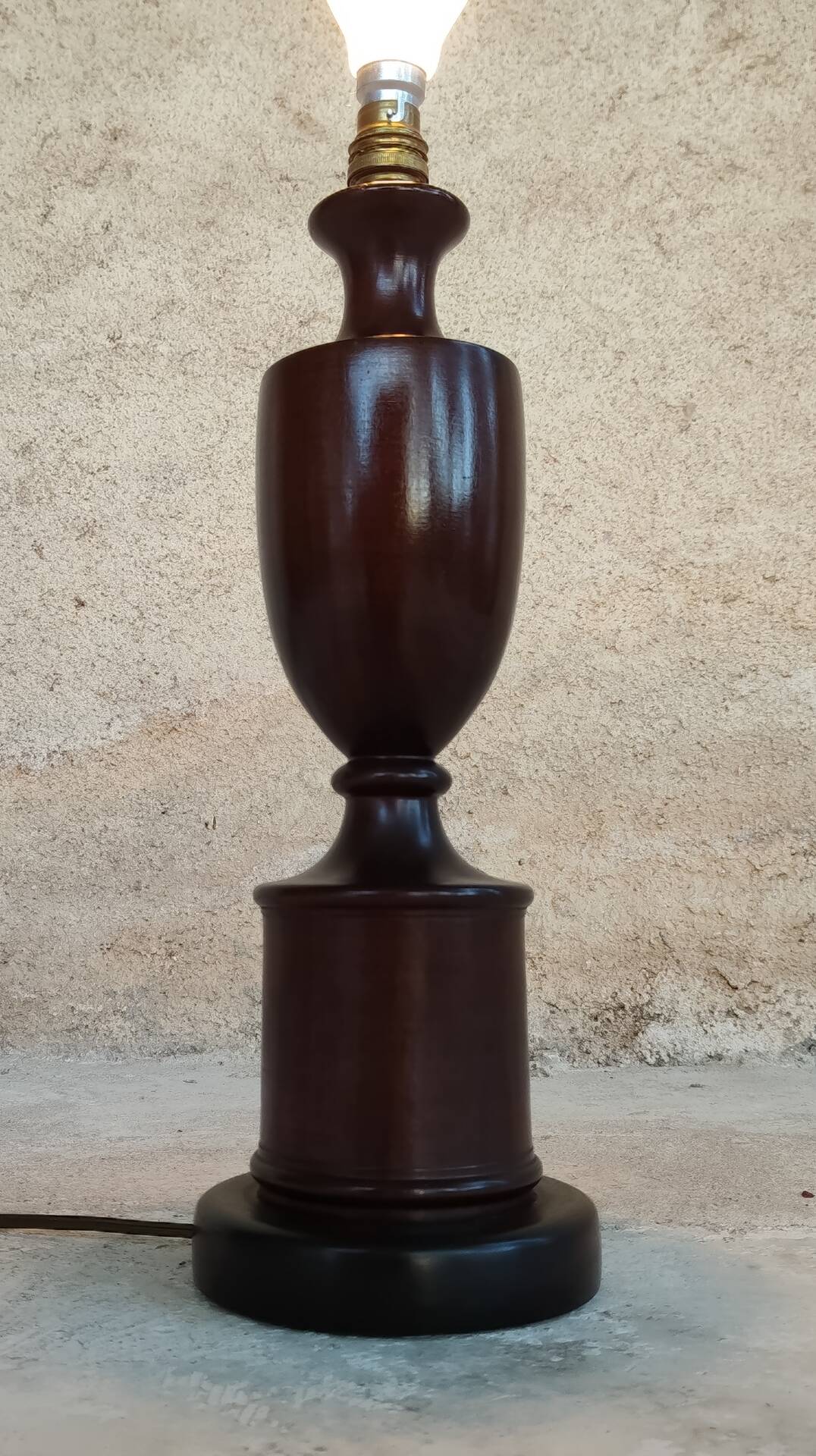 Table lamp base in turned solid wood (mahogany) - mid 20th century.