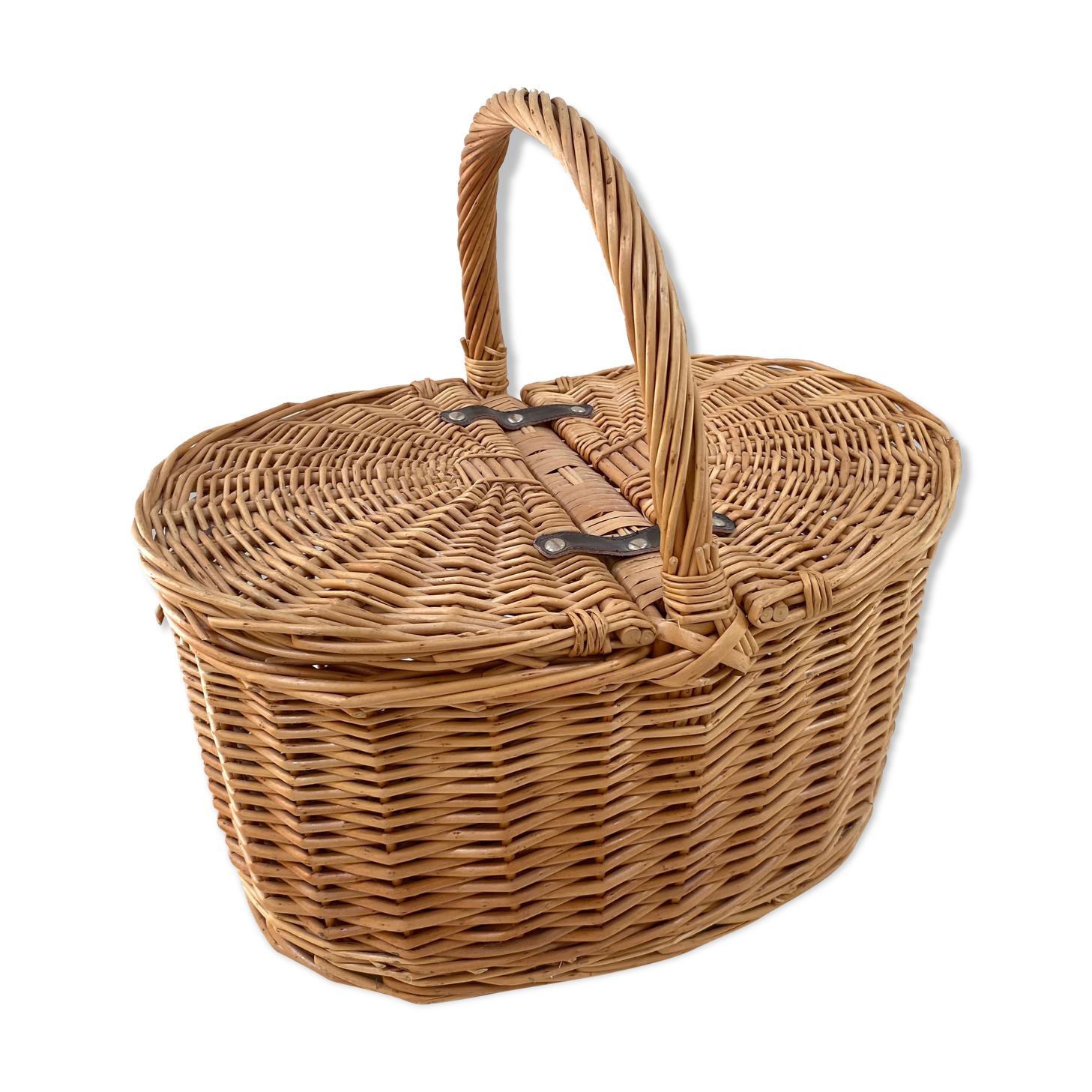 Wicker rattan picnic basket from the 70s