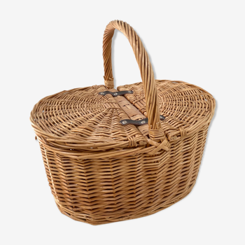 Wicker rattan picnic basket from the 70s