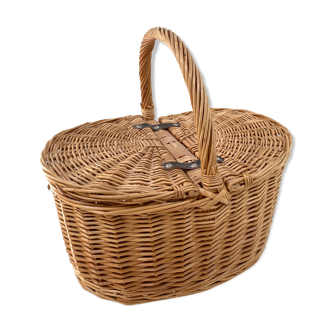 Wicker rattan picnic basket from the 70s