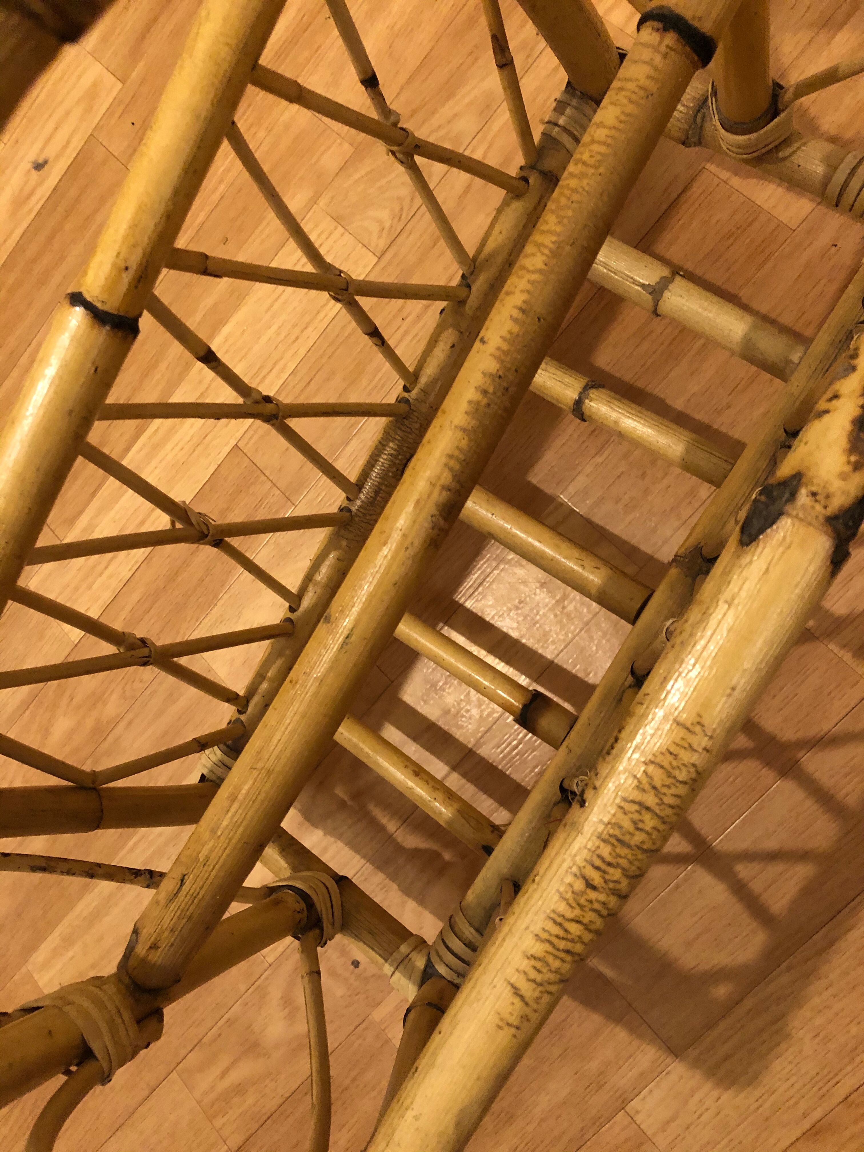 Magazine holder in rattan